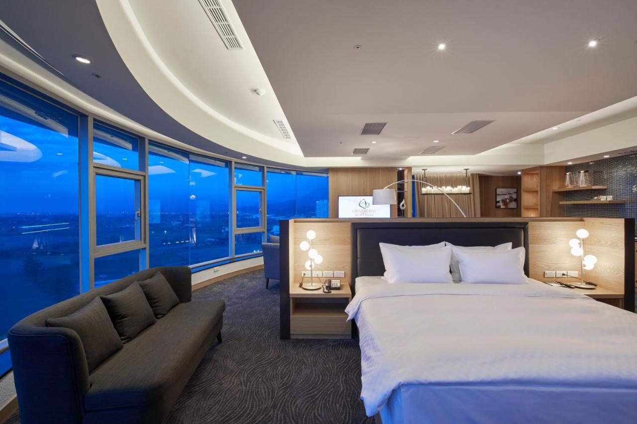 Grand Bay Resort Hotel Heng-ch'un Esterno foto A suite at the hotel