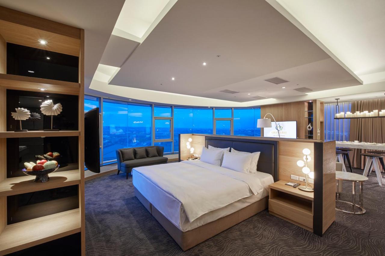 Grand Bay Resort Hotel Heng-ch'un Esterno foto A suite at the hotel