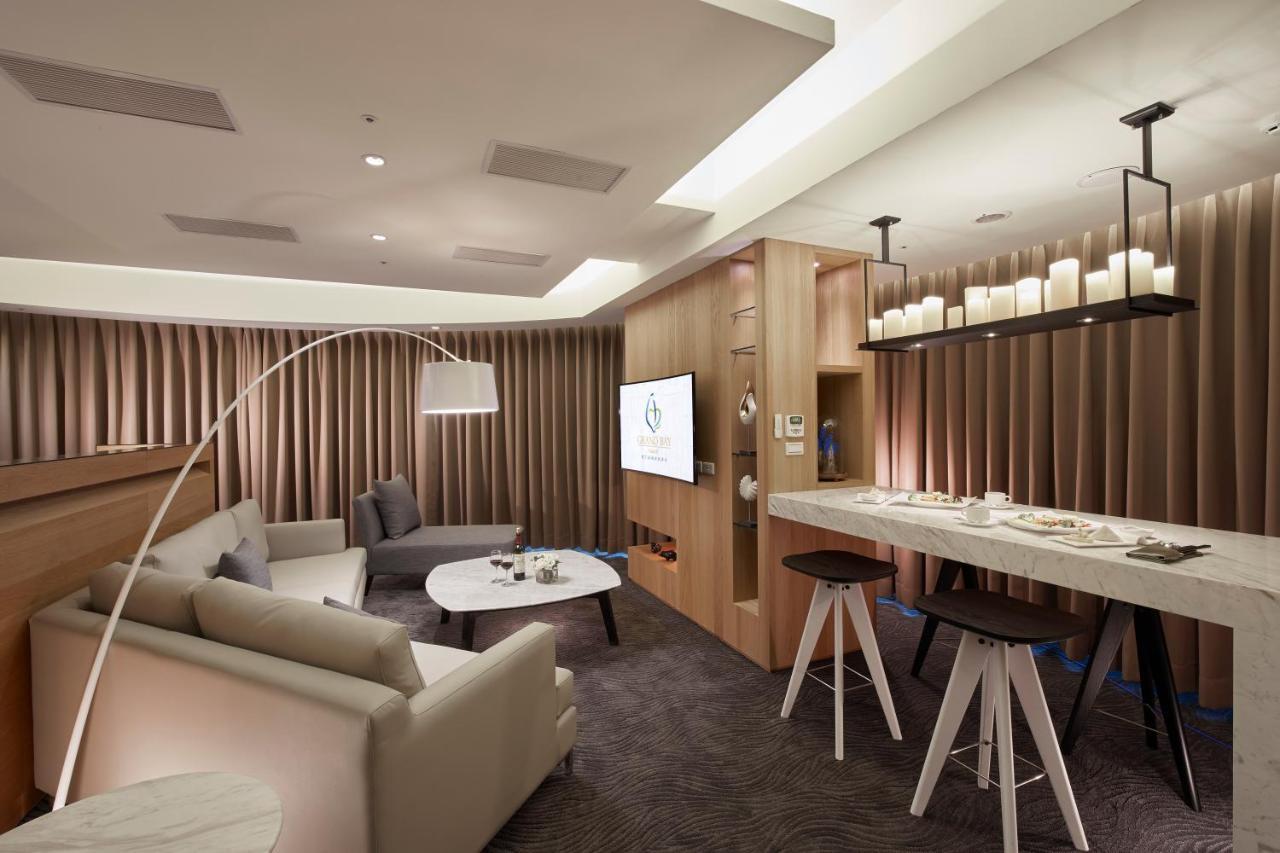 Grand Bay Resort Hotel Heng-ch'un Esterno foto The interior of the lounge
