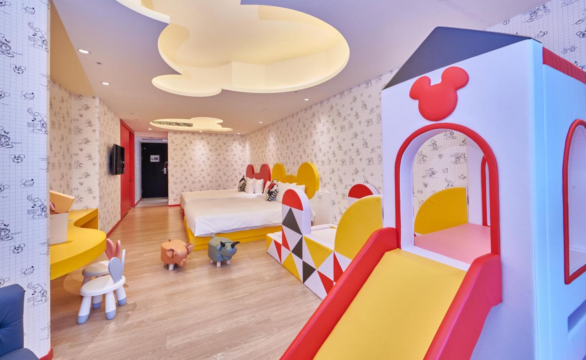 Grand Bay Resort Hotel Heng-ch'un Esterno foto A Disney themed room at the hotel