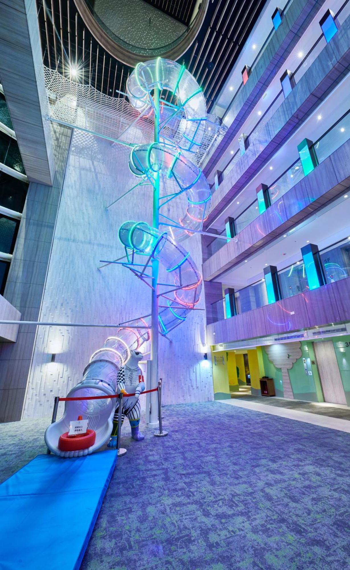 Grand Bay Resort Hotel Heng-ch'un Esterno foto The Helix, the main staircase at the National University of Ireland, Galway