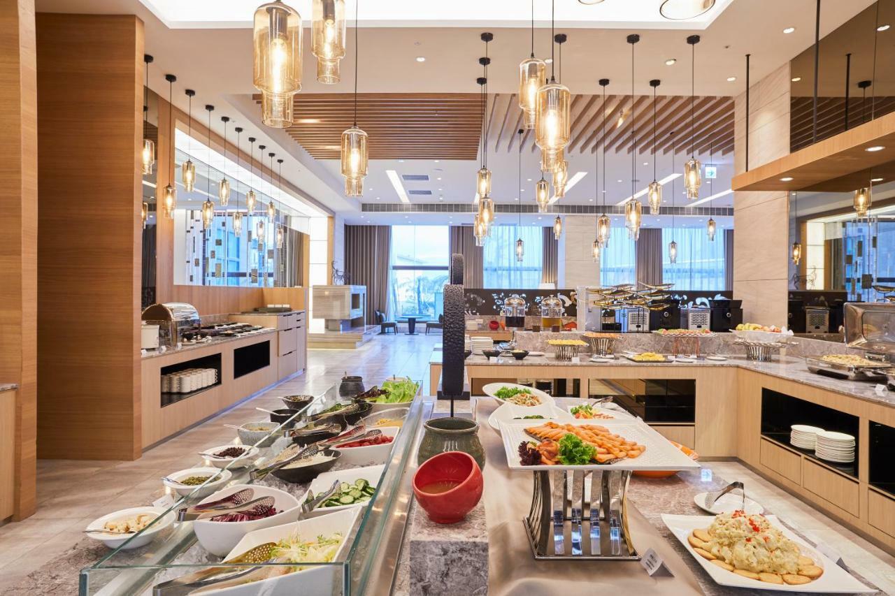 Grand Bay Resort Hotel Heng-ch'un Esterno foto The buffet at the hotel